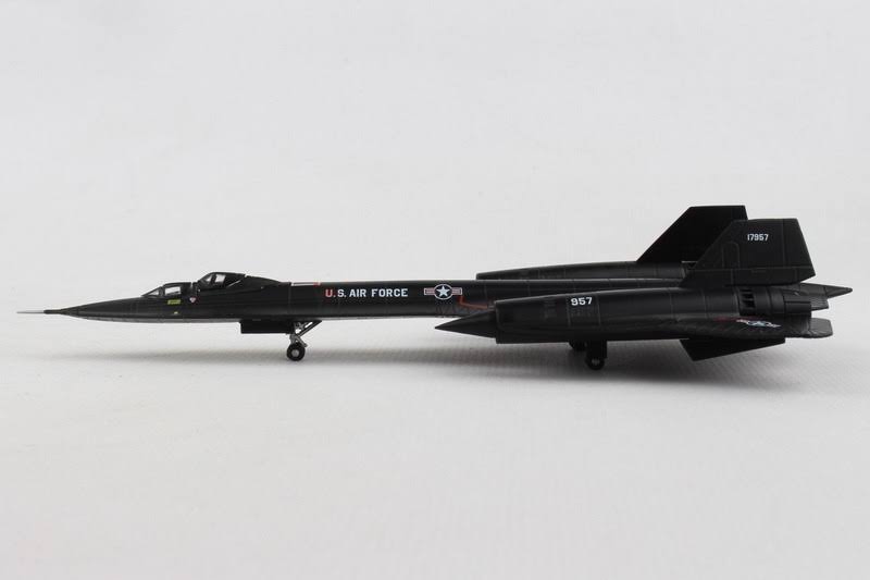 SR-71B 1/200 Aircraft J7826