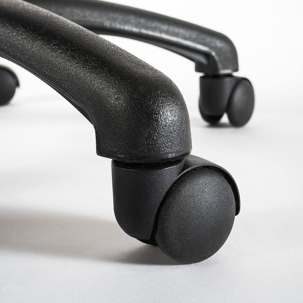 Black Bonded Leather Ergonomic Executive Chair V351