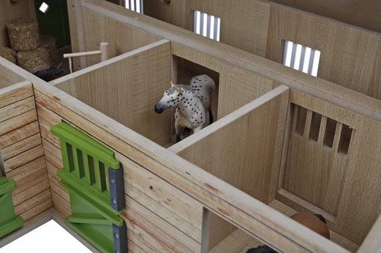 1-24 Scale Horse Stable with 4 Box Storage & Wash Box Q9613