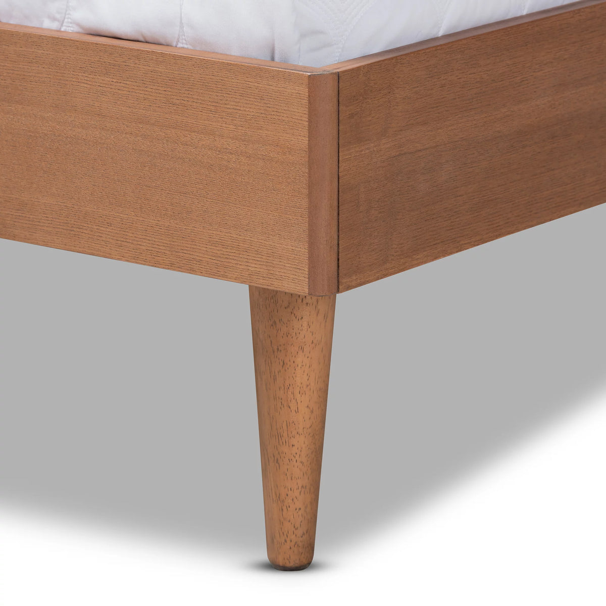 King Size Wood and Synthetic Rattan Platform Bed L1905