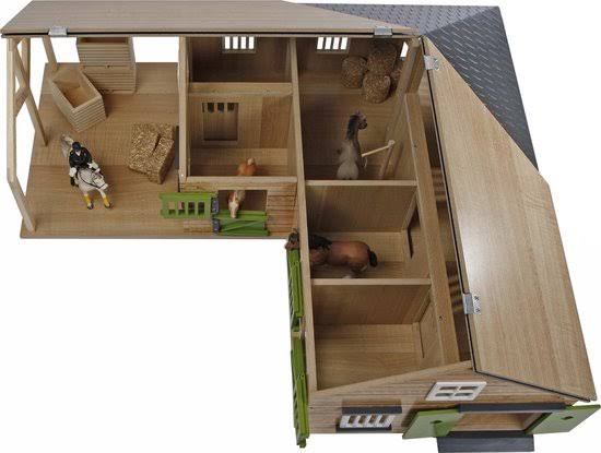 1-24 Scale Horse Stable with 4 Box Storage & Wash Box Q9613