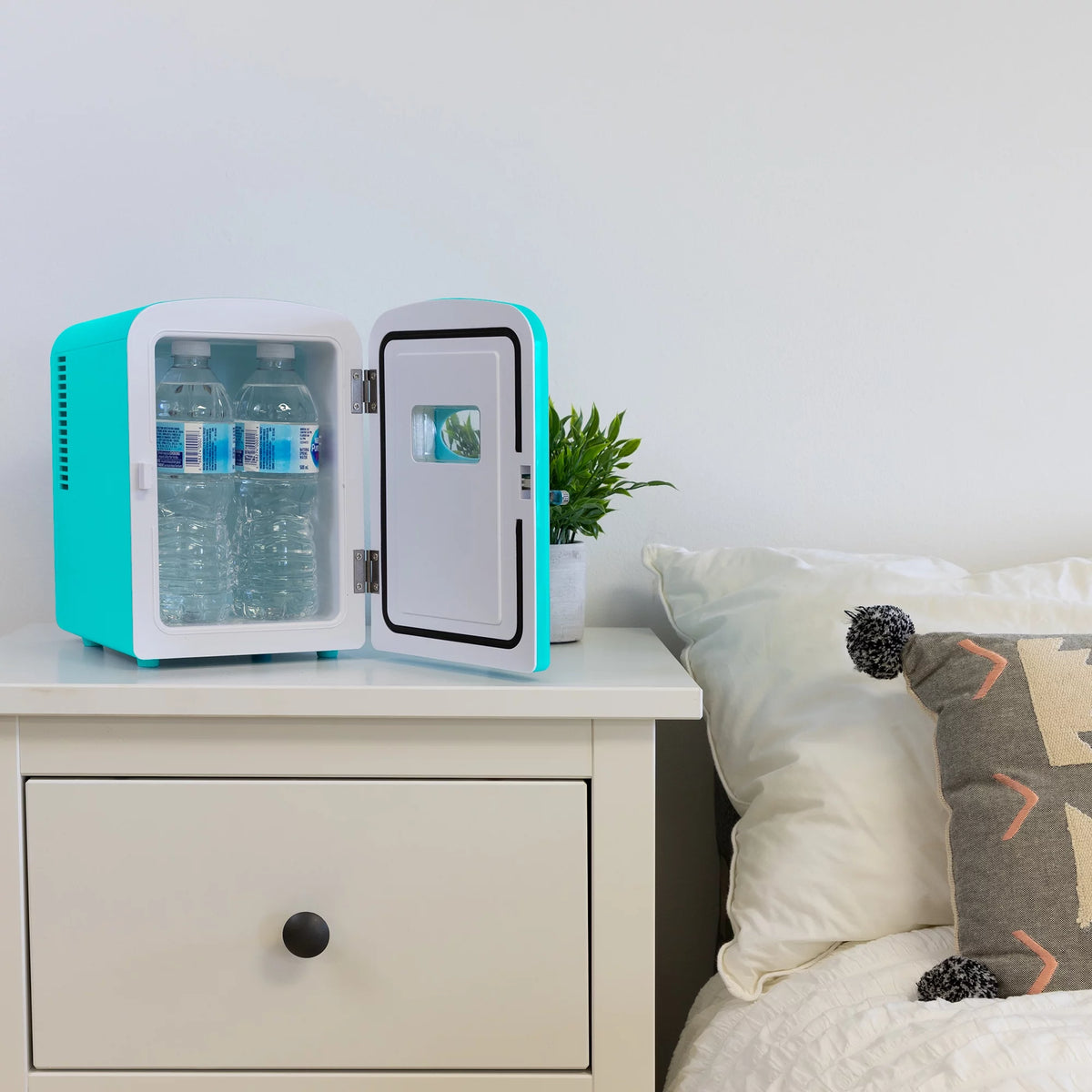 Aqua 4L Compact Mini Fridge I888